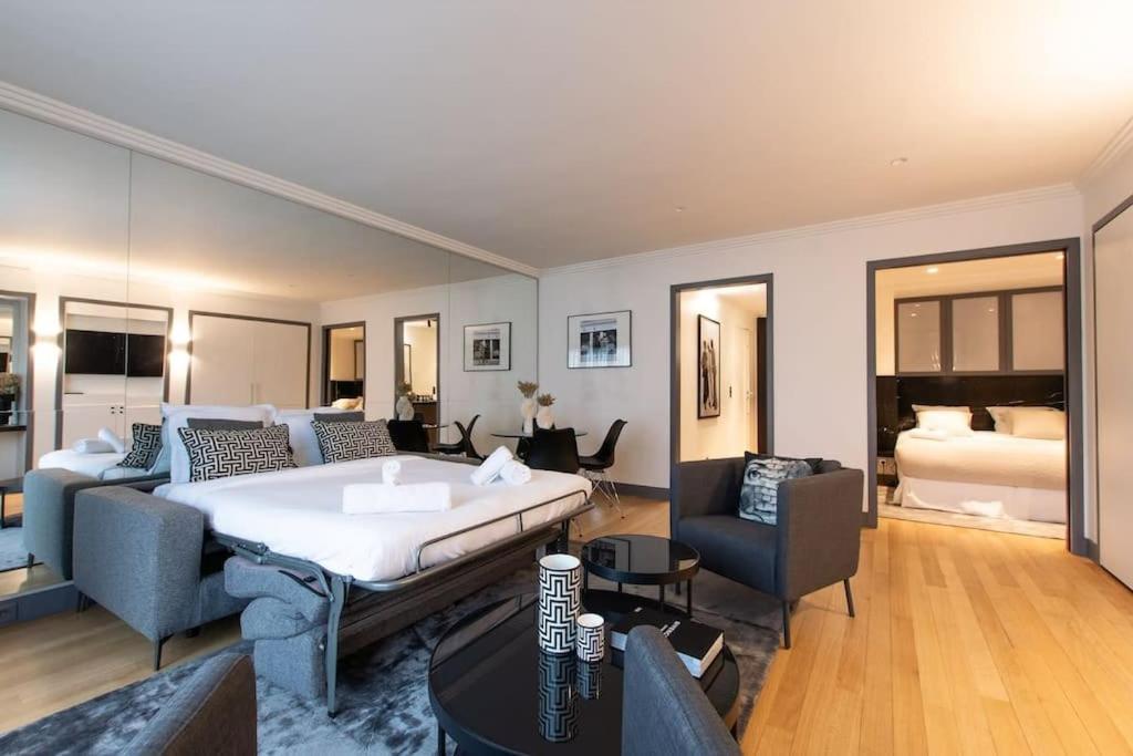 Avenue Montaigne Saint Honore Appartement Parijs